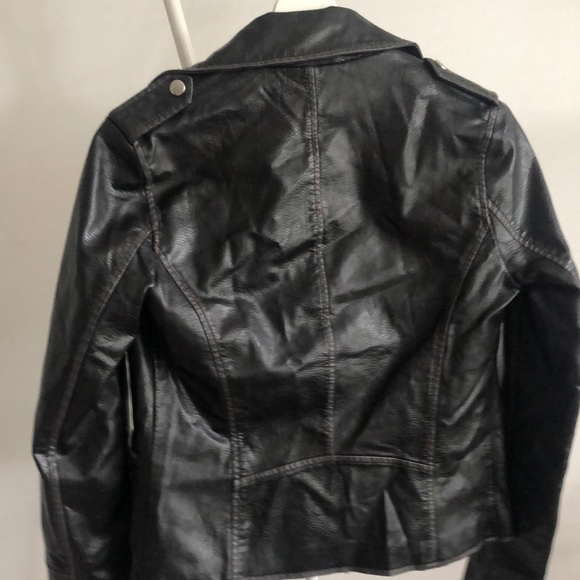 Black leather jacket size small girls good condition like new - Picture 5 of 10